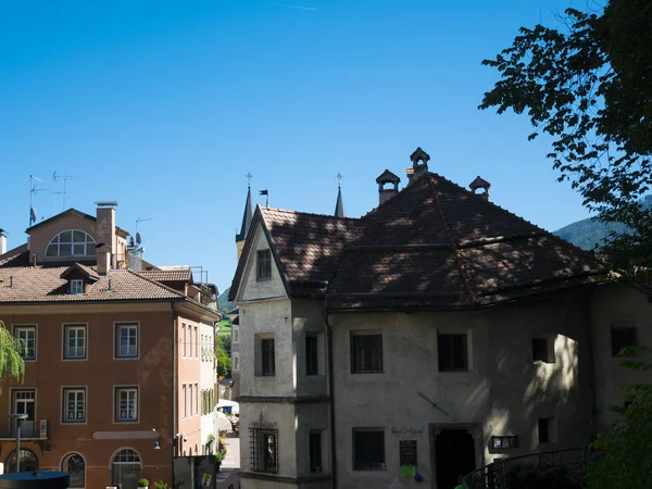 Brunico center, sommarstaden av övre Adige — Stockfoto