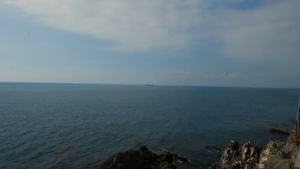 Vista sul calmo mare ligure, Genova Nervi, uno dei luoghi più belli della Liguria — Video Stock
