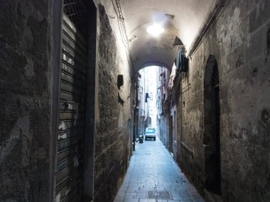 Aşağıdan görüntülemek alleyways gökyüzünde, tipik dar sokakları Cenova Merkezi