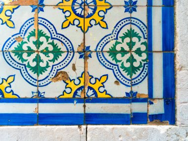 Azulejo, Portekiz mimarisinin tipik bir süs ile kaplı bir duvar detay