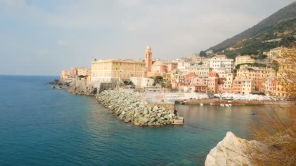 Vista para o mar da Ligúria calma, área de Génova Nervi, um dos lugares mais bonitos da Ligúria — Vídeo de Stock
