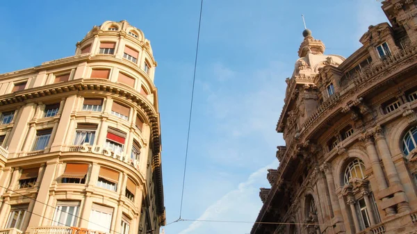 Piazza De Ferrari, la plaza principal de Génova, situada en el corazón de la ciudad — Foto de Stock