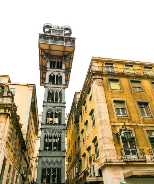 Santa Justa Lift, Carmo bölgesi yakınında, Lizbon — Stok fotoğraf