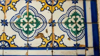 Azulejo, Portekiz mimarisinin tipik bir süs ile kaplı bir duvar detay