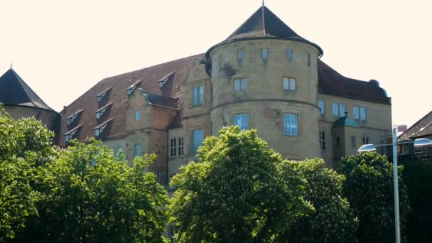 Gammalt slott Stuttgart-stå hög av slott kyrkan — Stockvideo