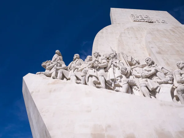 Monumento a los Descubrimientos del Nuevo Mundo en Belem, Lisboa, Portugal . — Foto de Stock