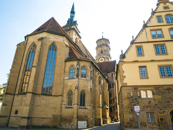 Stiftskirche kerkklokkentoren in Stuttgart in Duitsland — Stockfoto