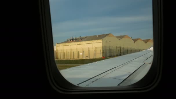 Flygplan är på väg att ta fart, Lissabon Airport — Stockvideo