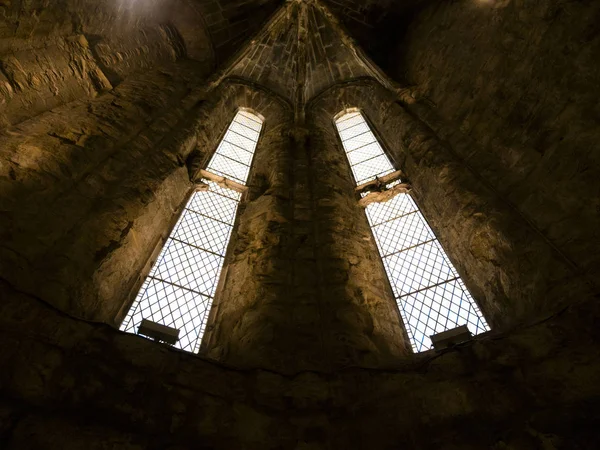 Carmo manastırında pencerelerde iç görünümü