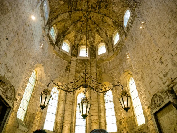 Carmo manastırında pencerelerde iç görünümü