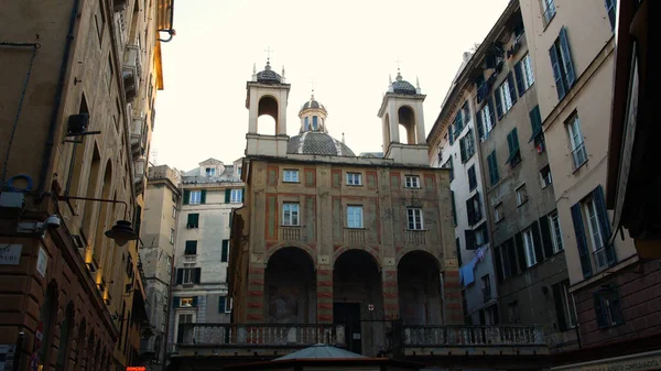 Iglesia de San Pietro en Banchi, en el centro histórico de Génova, situado en Piazza Banchi, en el distrito de Molo — Foto de Stock