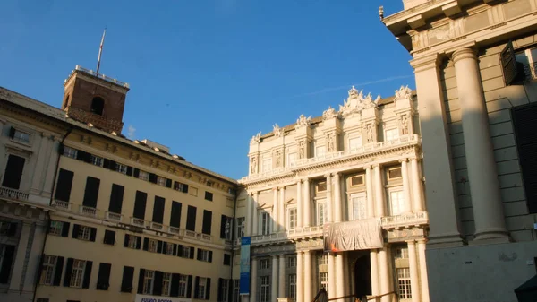 ジェノヴァの歴史的中心部にあるカルロ・フェリーチェ劇場 — ストック写真
