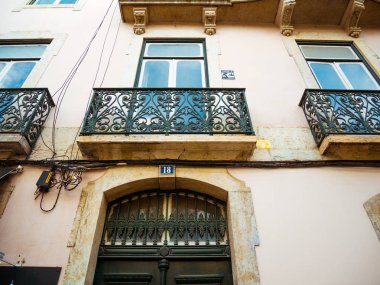 Azulejo, Portekiz mimarisi tipik bir süs ile kaplı antik bir saray duvarı