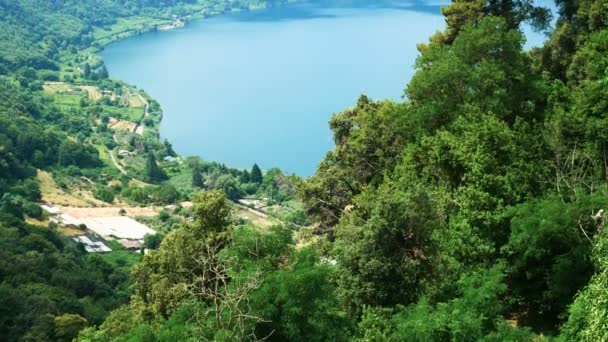 ネミ、ローマ城の近くの村、ローマの州、その湖とイチゴで有名 — ストック動画