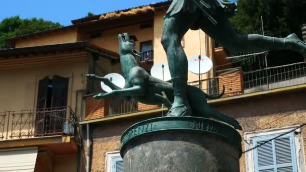 Diana fountain, Nemi village near Rome famous for its strawberries — Stock Video