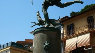 Diana çeşmesi, Roma yakınlarındaki Nemi köyü çilekleri ile ünlüdür