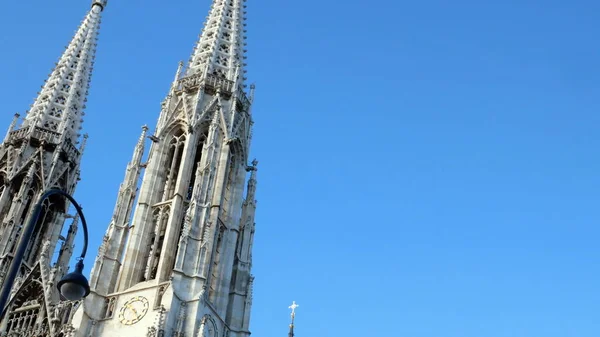 Kijk op het dak van de kathedraal van Wenen — Stockfoto