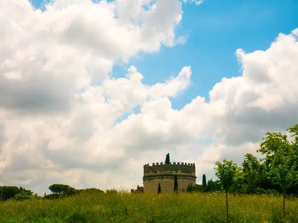Antik Appia Roma yakınlarındaki antik Roma duvarları, İtalya