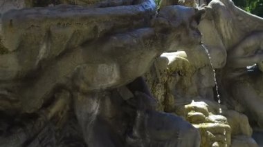 Roma'nın ünlü Coppede semtinde kurbağa çeşmesi