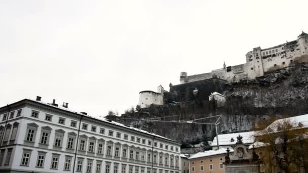 Θέα στην πόλη φρούριο, χειμερινή περίοδος, Σάλτσμπουργκ, Αυστρία — Αρχείο Βίντεο