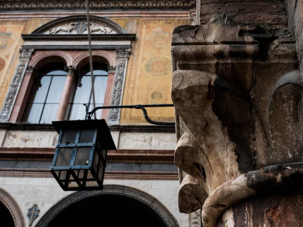 Vislumbres de palacios en Verona — Foto de Stock