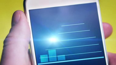 bir cep telefonu ekranında animasyonlu grafik