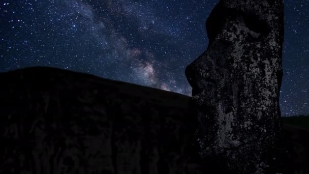 Rano Raraku yanardağ Paskalya Adası, Şili'de yıldızlar, ön plan heykeli Moai ile zaman atlama — Stok video