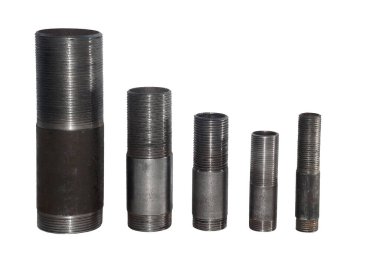 Farklı kalibre harici ipliğe sahip metal borular.