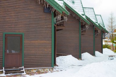 Tatilciler için aynı evleri olan küçük bir kasaba..