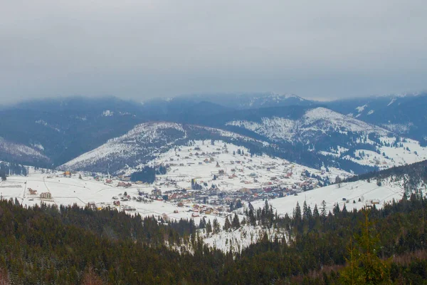 Winter Bewölkt Tag Den Bergen — Stockfoto