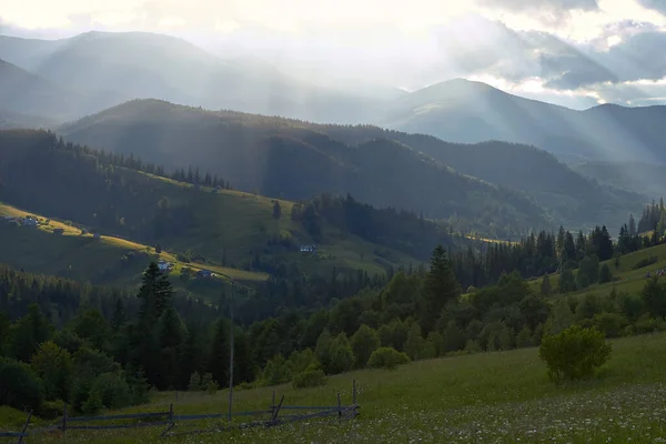 Гірська Літня Долина Променях Сонця — стокове фото