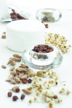 bitkisel maddeler üzerinden doğal krem