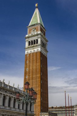 Image Campanile di San Marco (St Mark Bell Tower), Piazza San Marco 'da yer almaktadır. V enice, Italya.