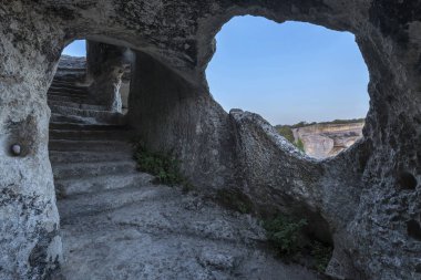 Antik Eski Şehir Kermen Crimea'da mağaralar iç