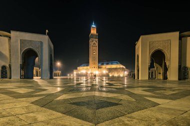 Casablanca, Fas - 15 Kasım 2018: Cami Hassan II Casablanca gece manzarası. Hassan Ii camiidir Fas, ikinci büyük Afrika ve dünyanın en büyük 5'en büyük Camisi
