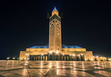 Casablanca, Fas - 15 Kasım 2018: Cami Hassan II Casablanca gece manzarası. Hassan Ii camiidir Fas, ikinci büyük Afrika ve dünyanın en büyük 5'en büyük Camisi