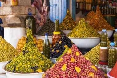 Salamura Zeytin geleneksel Fas Pazar (Çarşısı) Medine Essaouira, Fas yelpazesi