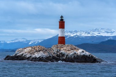 Les Eclaireurs deniz feneri adanın ortasında Ushuaia şehir Arjantin yakın Beagle Kanalı. Tierra del Fuego Adası, Patagonya.