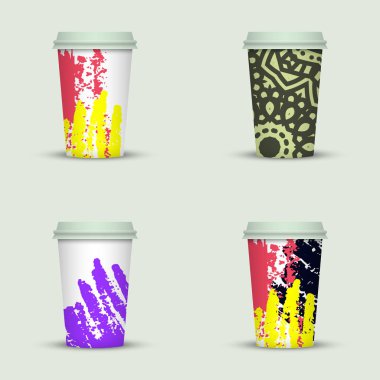 Suluboya kümesi kahve bardakları götürün.