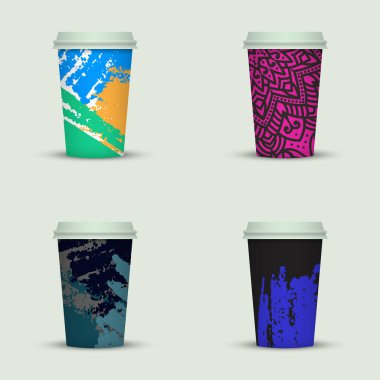 Suluboya kümesi kahve bardakları götürün.