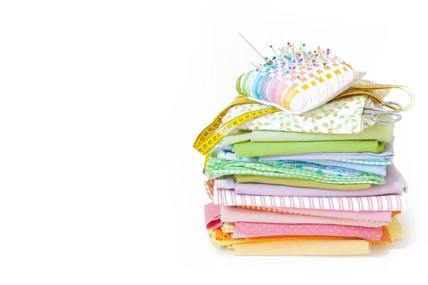 Acessórios Para Costura Manual Fundo Branco Tecido Multicolorido — Fotografia de Stock