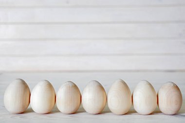 Paskalya dekor. Yumurta ahşap ve tavşan el yapımı. Leylak ve bej renkleri vardır.