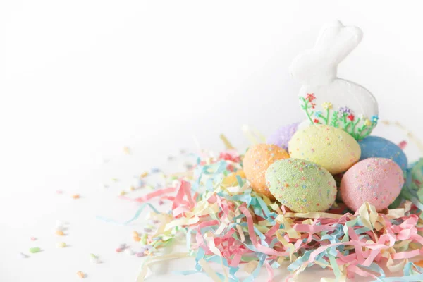 Russisch Orthodoxes Osterfest Weißer Und Rosa Hintergrund Osterkuchen Osterhase Bunte — Stockfoto