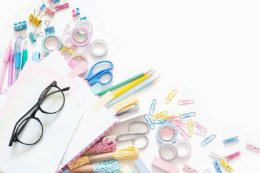 Planlayıcısı mockup ve sabit. Düz yatıyordu, en iyi görünümü