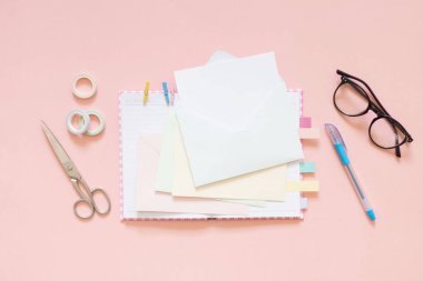 Planlayıcısı mockup ve sabit. Düz yatıyordu, en iyi görünümü