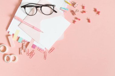 Planlayıcısı mockup ve sabit. Düz yatıyordu, en iyi görünümü