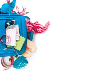 Dinlenmek ve seyahat için renkli parlak şeyler. Bir tatil planlama. Mavi, Turkuaz, Akuamarin, mor, Lila, pembe, mor.