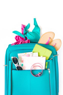 Dinlenmek ve seyahat için renkli parlak şeyler. Bir tatil planlama. Mavi, Turkuaz, Akuamarin, mor, Lila, pembe, mor.