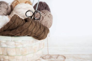 İğne işi için aksesuarlar. Hobi örgü. Kadın iş.