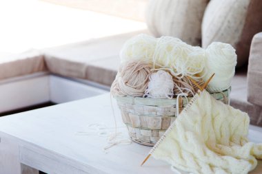 İğne işi için aksesuarlar. Hobi örgü. Kadın iş.